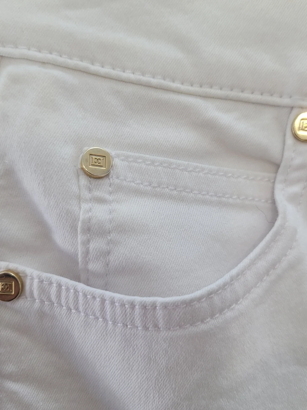 Escada Women's White Slim Jeans Size 32